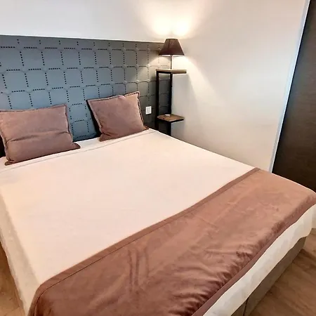 Henri Camille Real Estate- Miramar - One Bedroom - Croisette Sea View Hébergement de vacances