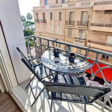 Henri Camille Real Estate- Miramar - One Bedroom - Croisette Sea View * Cannes